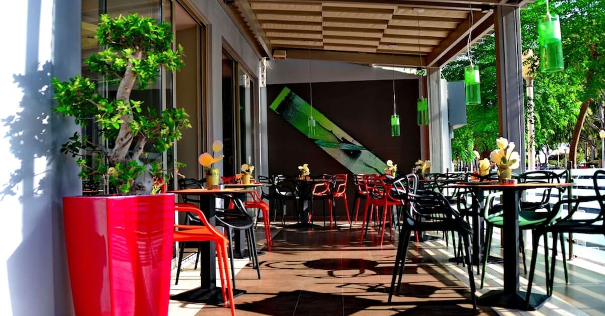 Een foto van het terras bij Aquamare City & Beach Hotel