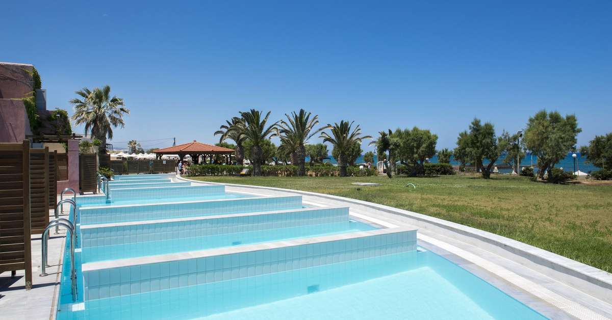 Een foto van het zwembad bij Allsun Hotel Zorbas Village