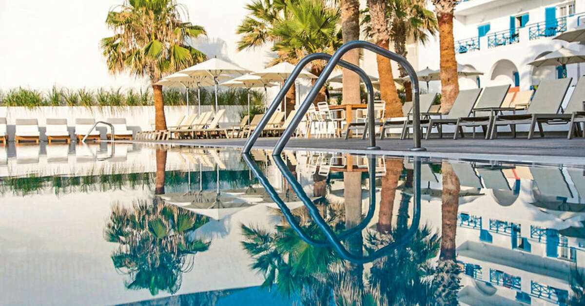 Een foto van het zwembad bij Kamari Beach Hotel