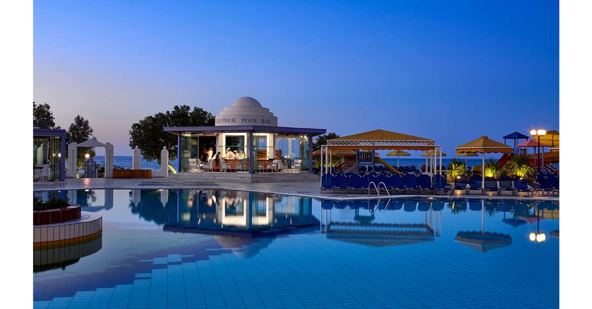 Een foto van het zwembad bij Serita Beach Hotel