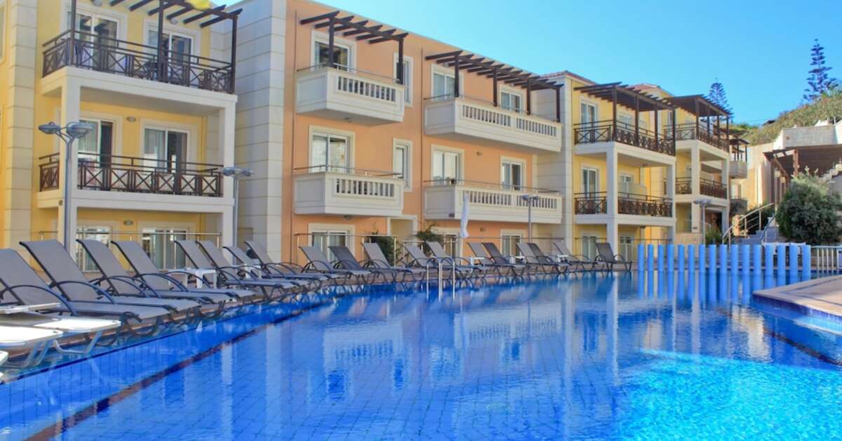 Een foto van het zwembad bij Porto Kalamaki Appartementen