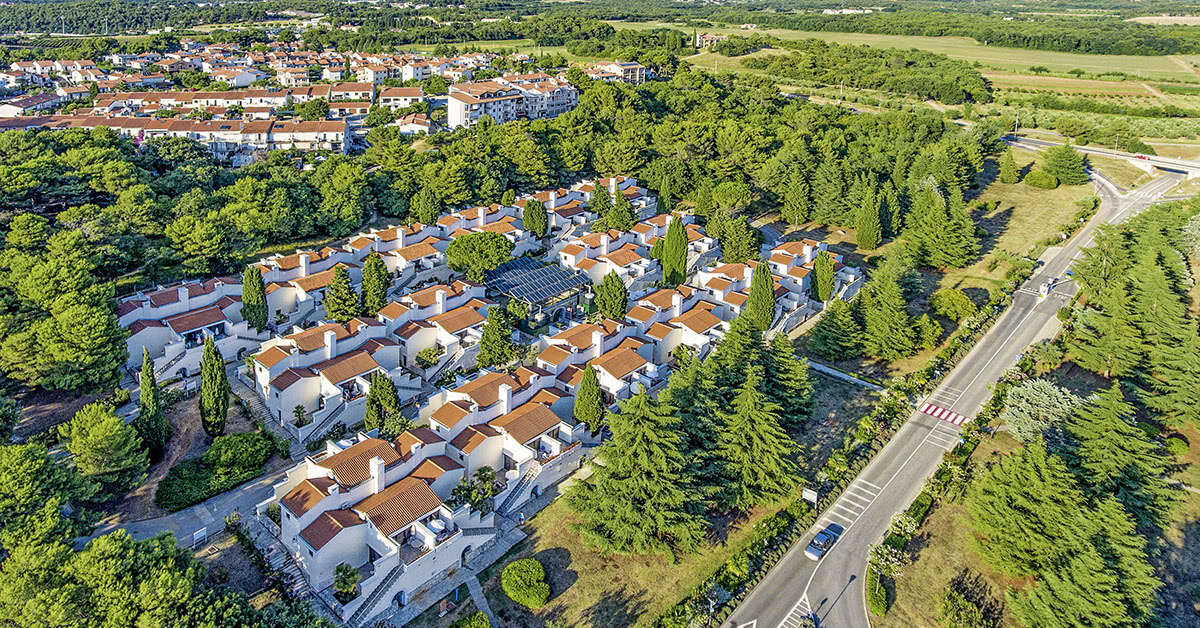 Een foto van de buitenkant van Sunny Porec Residence by Valamar