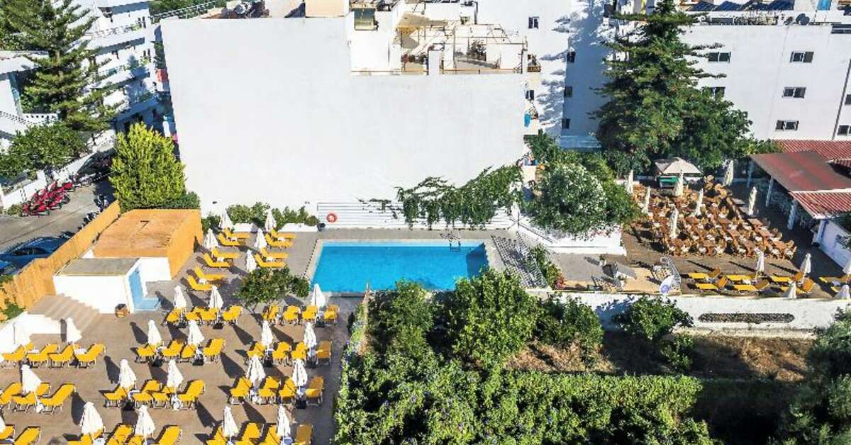 Een foto van het zwembad bij Sergios Hotel