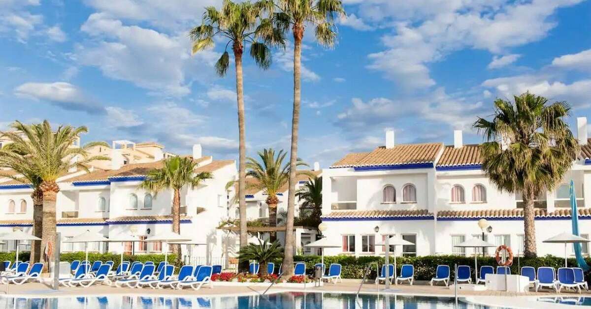 Een foto van het zwembad bij Occidental Torremolinos Playa