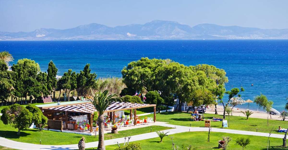 Een foto van het terras bij TUI Blue Oceanis Beach