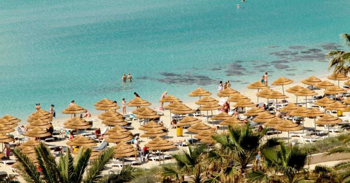 Een foto van het strand bij Nissi Beach Resort