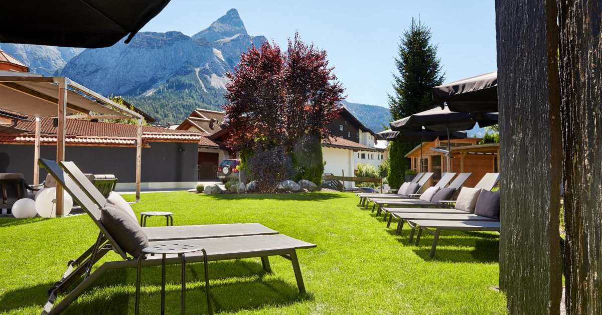 Een foto van het terras bij Hotel Der Grüne Baum