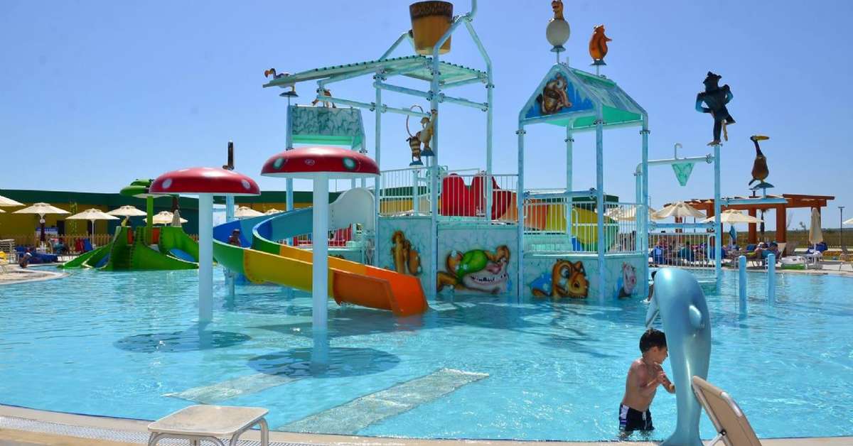 Een foto van het zwembad bij Aquasis De Luxe Resort & Spa