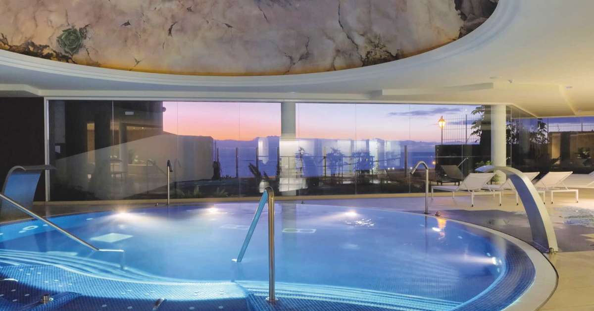 Een foto van het zwembad bij Roca Nivaria Gran Hotel