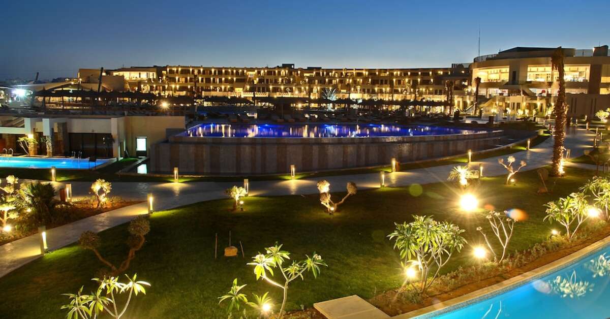 Ein Foto von der Außenansicht des Coral Sea Hotels