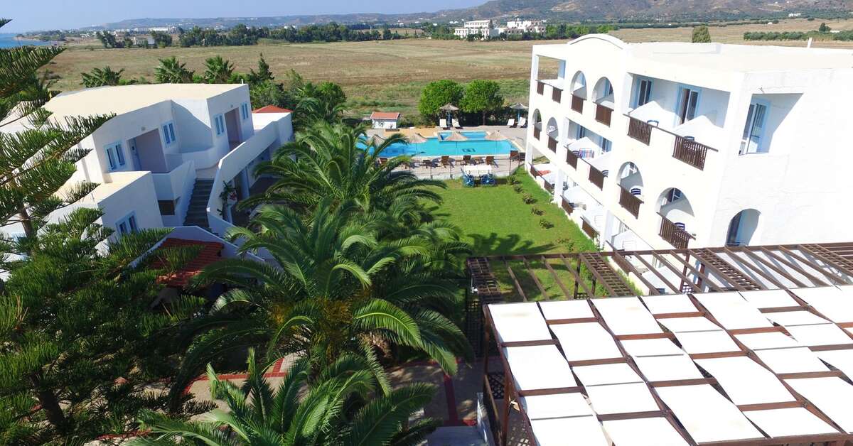 Ein Foto vom Pool im Kalimera Mare Hotel