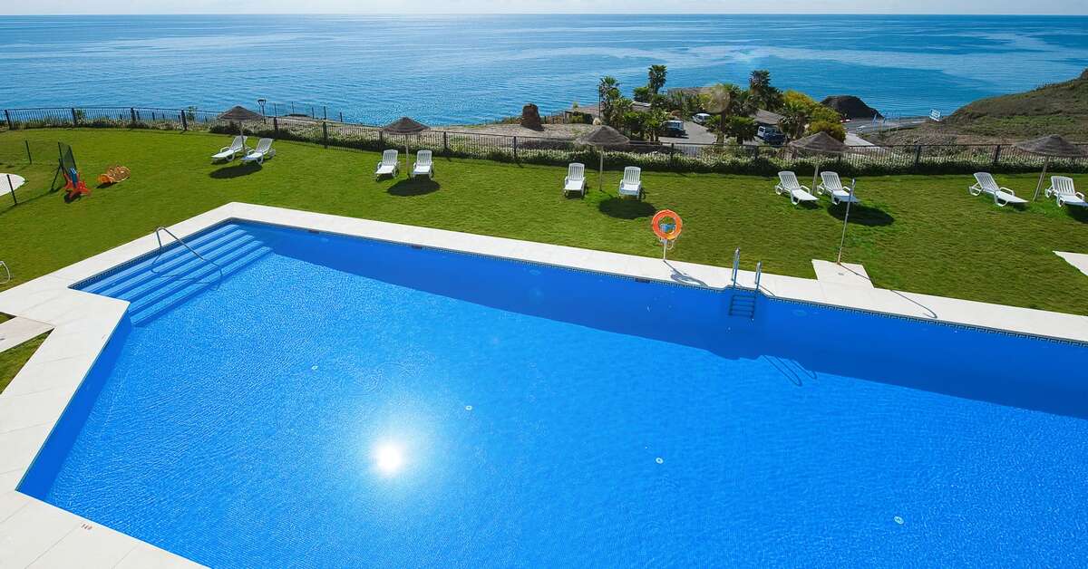 Een foto van het zwembad bij Olee Nerja Holiday Rentals