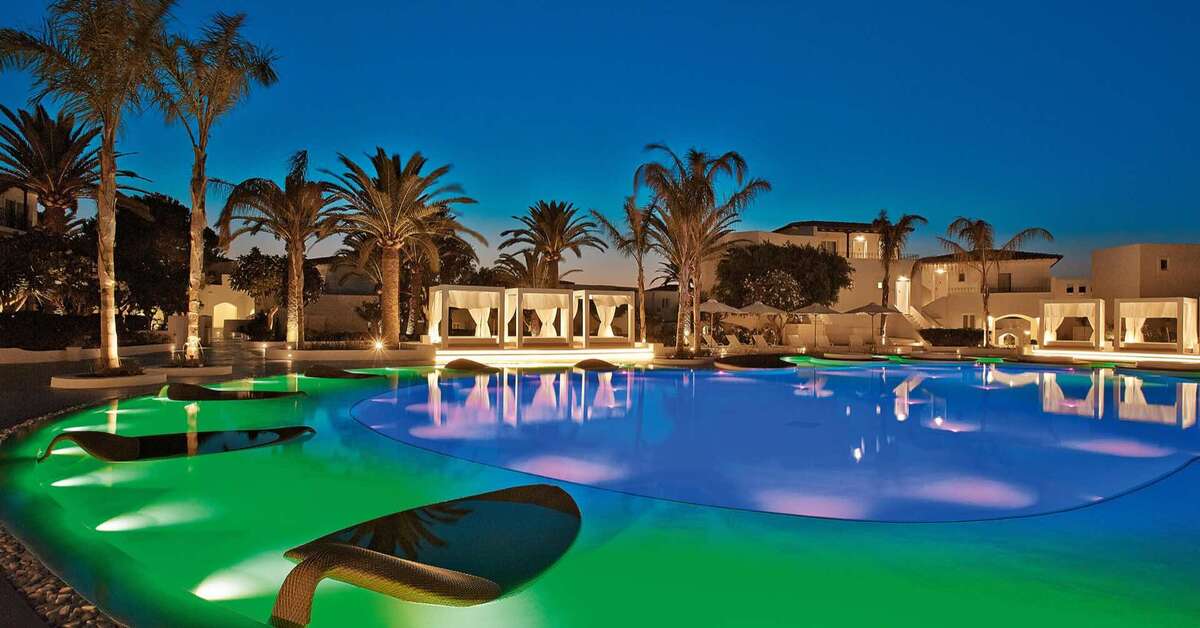 Een foto van het zwembad bij Grecotel Caramel Boutique Resort
