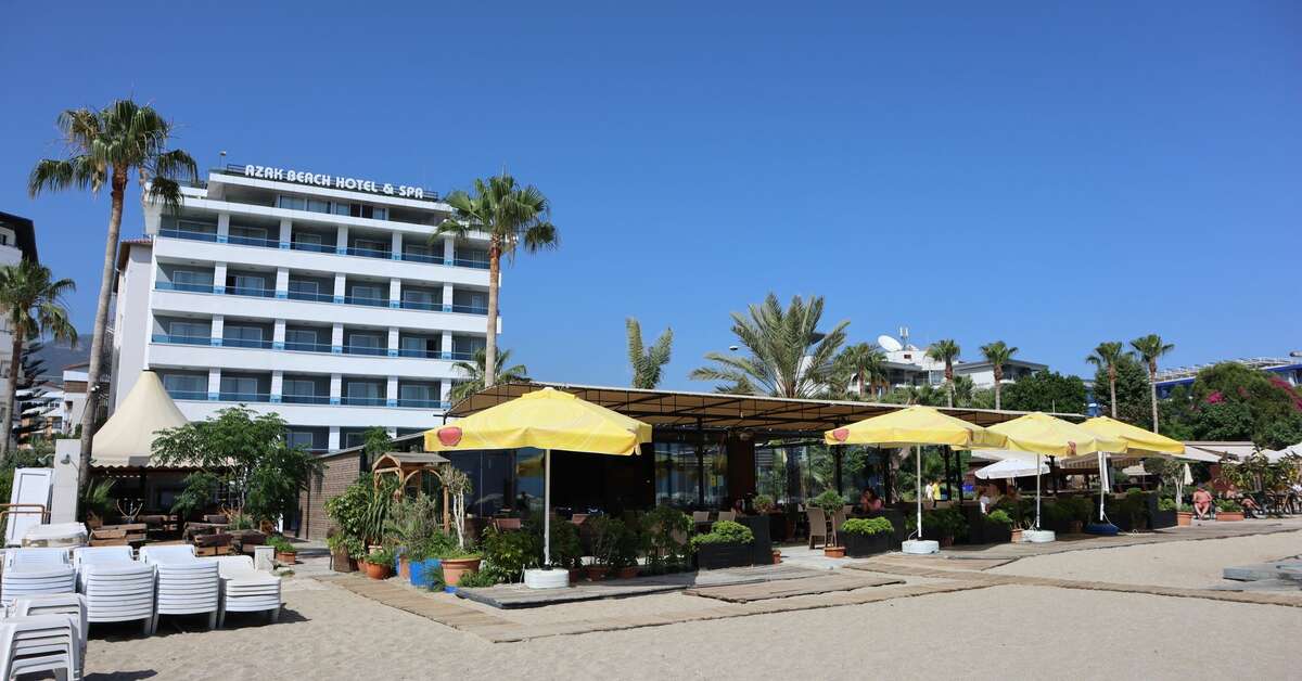Een foto van de buitenkant van Azak Beach Hotel