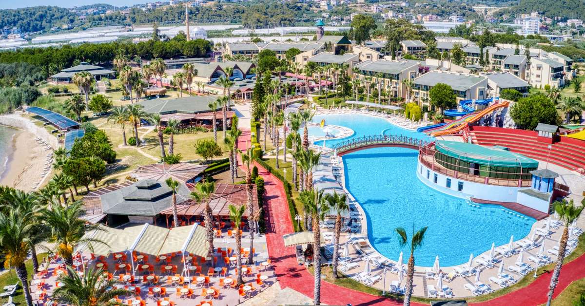 Een foto van het zwembad bij Oz Hotels Incekum Beach Resort