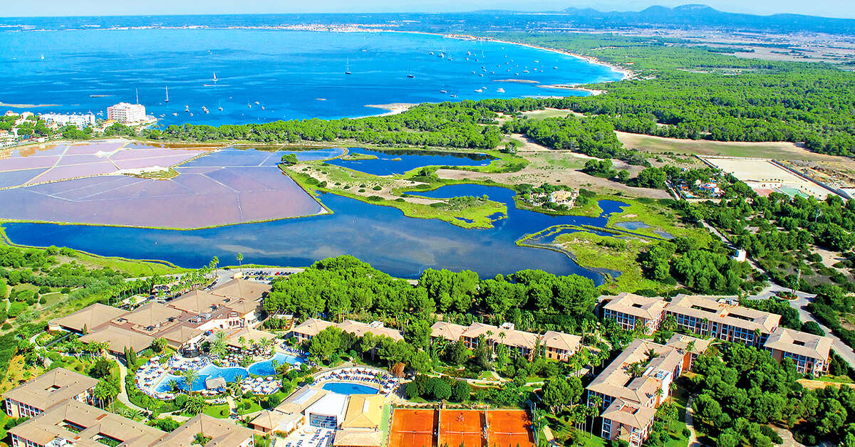 Een foto van de buitenkant van Blau Colonia Sant Jordi