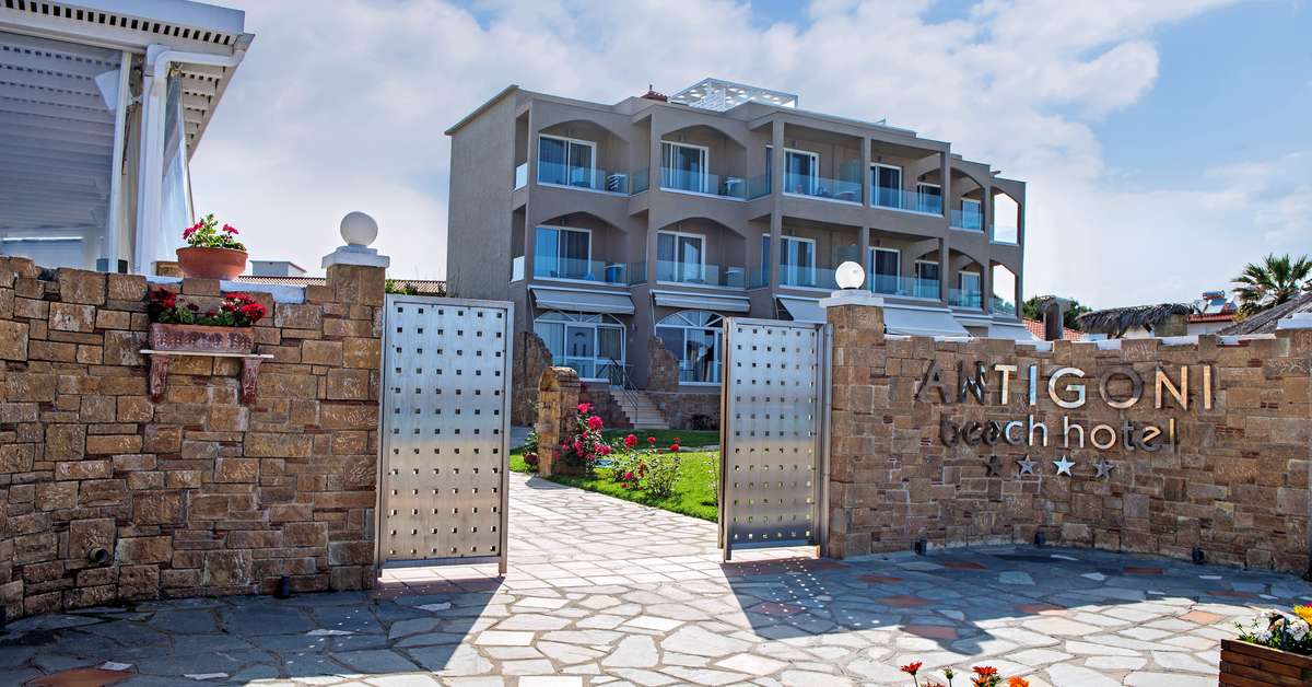 Een foto van de buitenkant van Antigoni Beach Resort