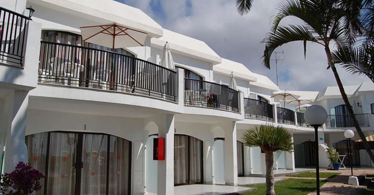 Een foto van de buitenkant van Las Buganvillas