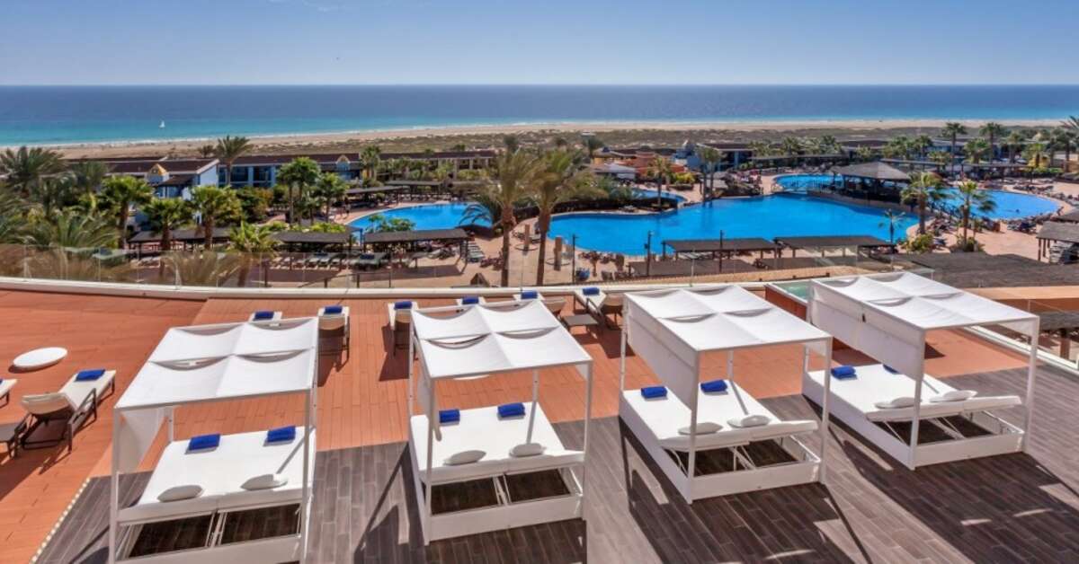 Een foto van het terras bij Occidental Jandia Royal Level