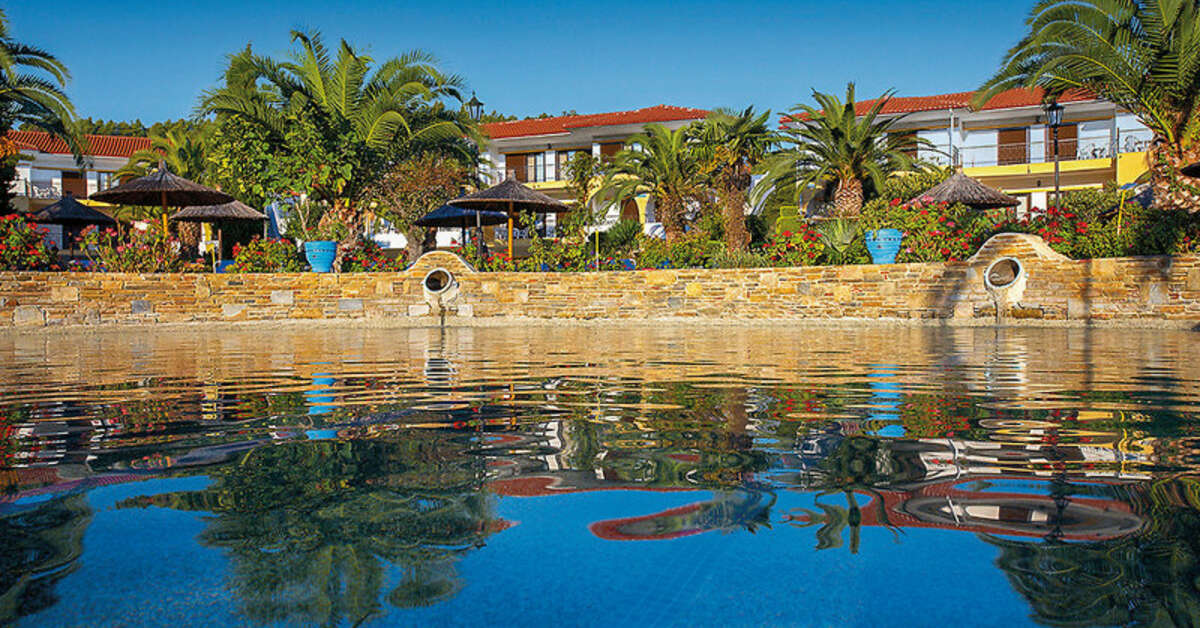 Een foto van het zwembad bij Chrousso Village Hotel