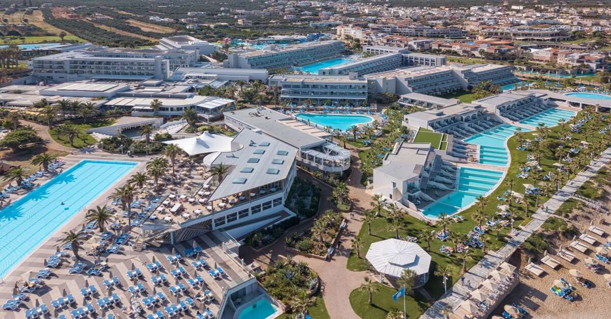 Een foto van het zwembad bij Lyttos Beach