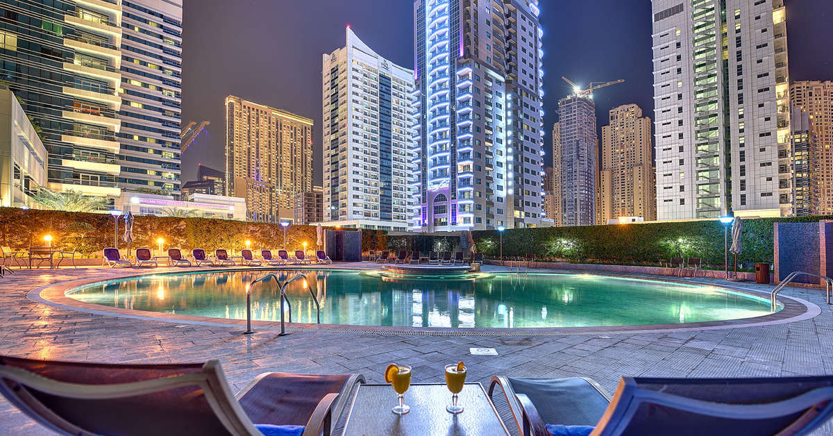 Een foto van het zwembad bij Marina View Hotel Appartementen