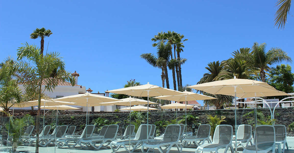 Een foto van het terras bij Hotel Livvo Dunagolf Suites