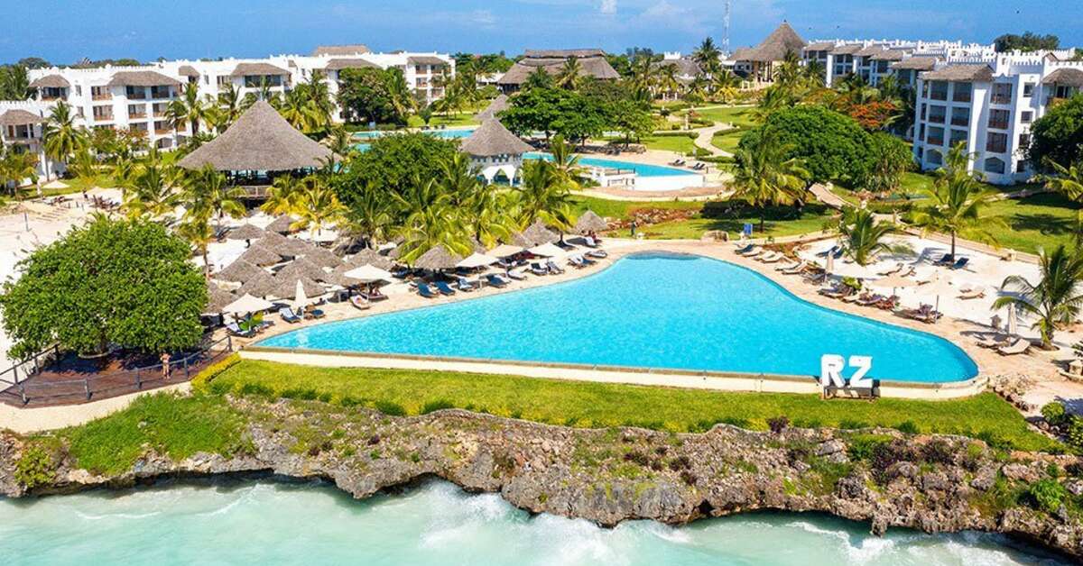 Een foto van het zwembad bij Royal Zanzibar Beach Resort