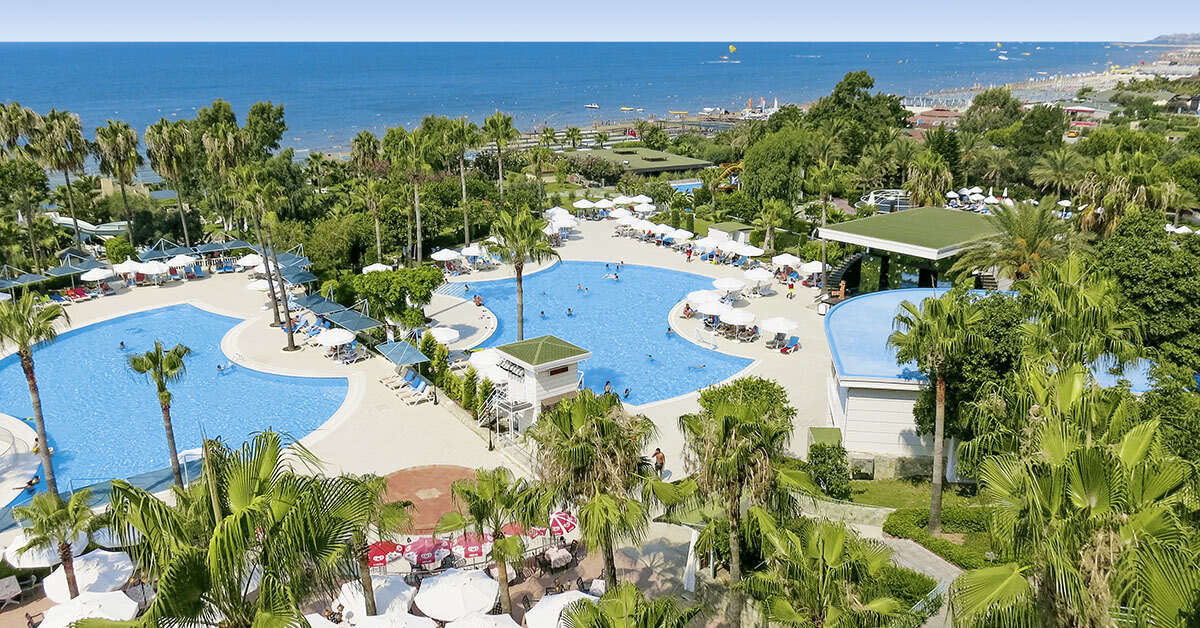 Een foto van het zwembad bij Hotel Iz Flower Side Beach
