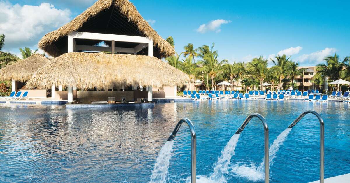 Een foto van het zwembad bij Royalton Splash Punta Cana
