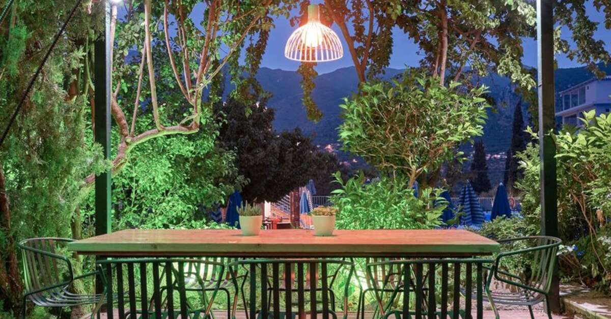 Een foto van het terras bij Koukounaria Hotel & Suites