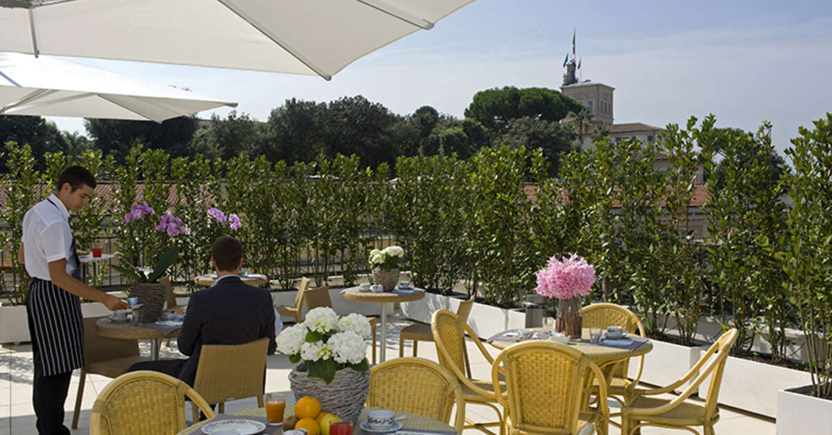 Een foto van het terras bij Hotel De Petris