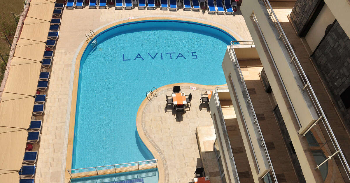 Een foto van het zwembad bij Lavitas Hotel