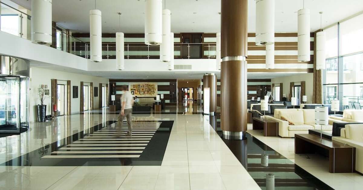 Een foto van het interieur van Vila Gale Santa Cruz