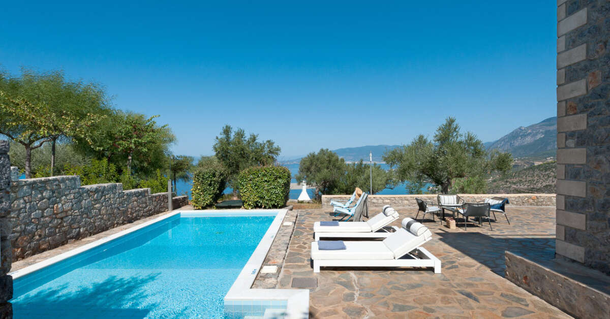 Een foto van het zwembad bij Searocks Exclusive Villas Resort Messinia