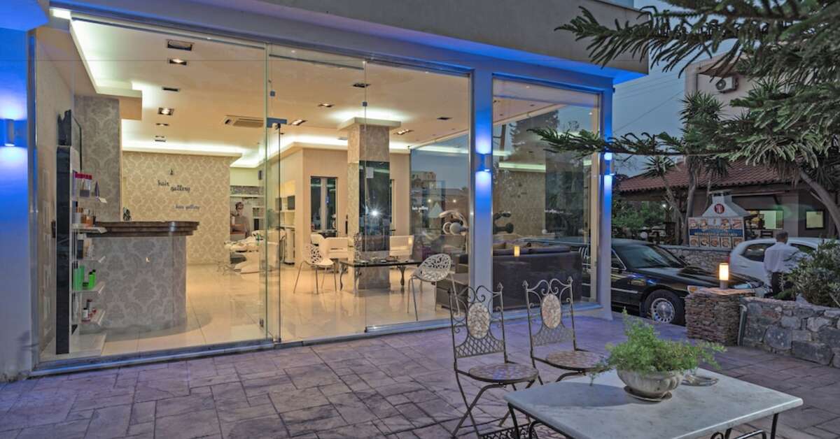 Een foto van het terras bij Apollo Hotel