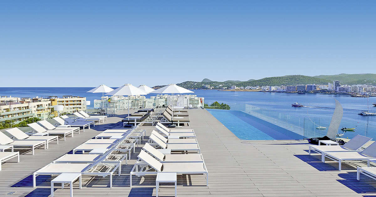 Een foto van het zwembad bij Innside by Melia Ibiza