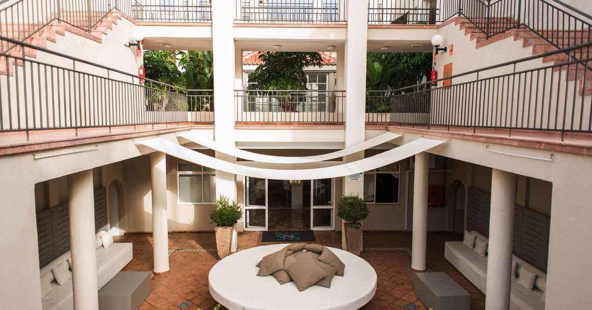 Een foto van het interieur van Aparthotel Los Olivos