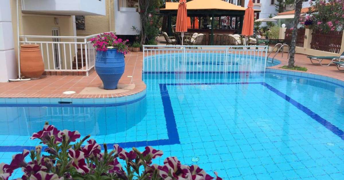 Een foto van het zwembad bij Bueno Hotel Appartementen