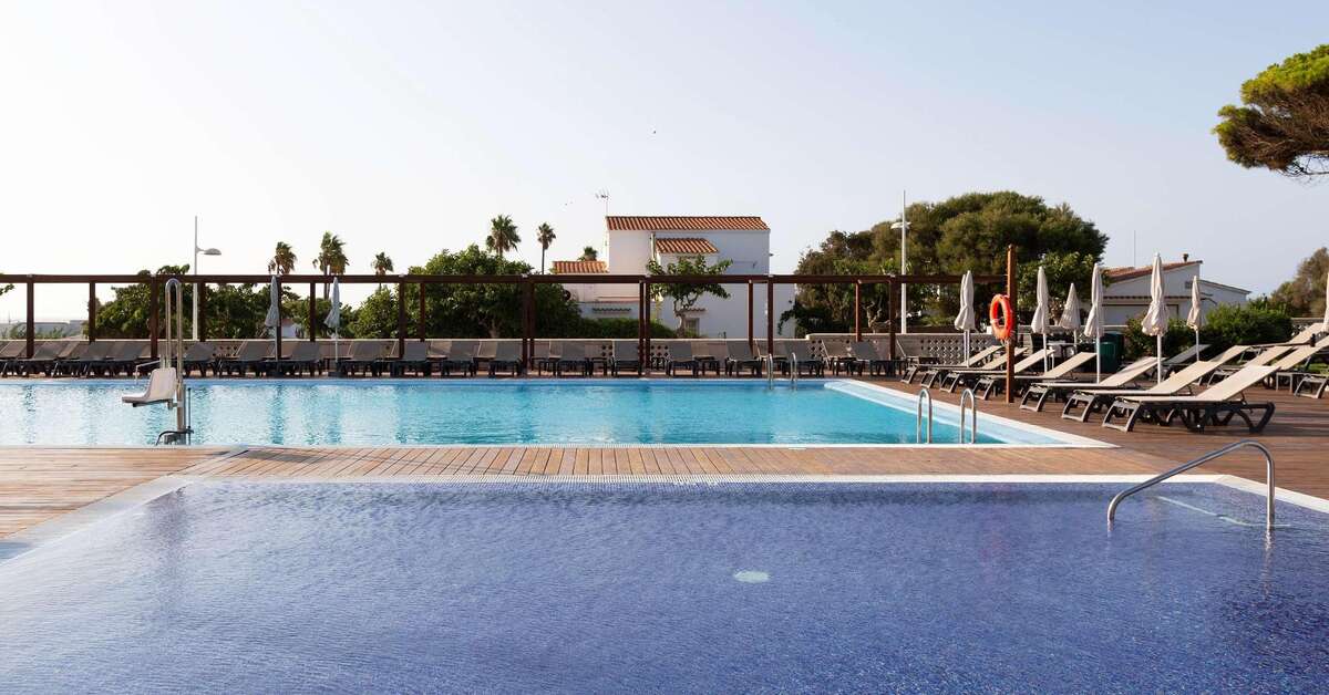 Een foto van het zwembad bij Alua Illa De Menorca
