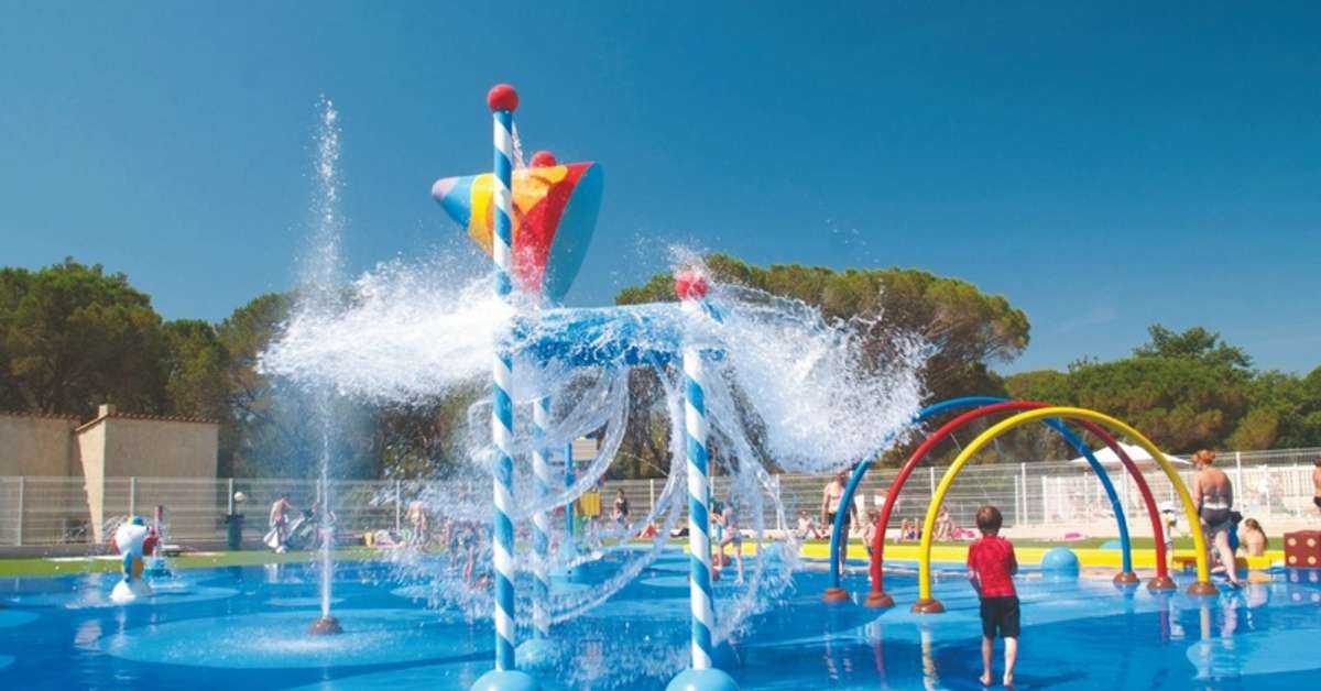 Een foto van het zwembad bij Parc Saint James Oasis Village
