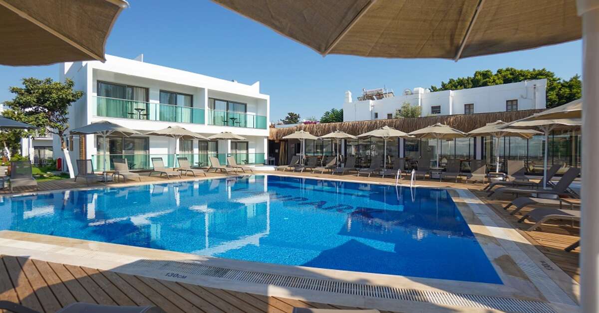 Een foto van het zwembad bij Yalipark Beach Hotel