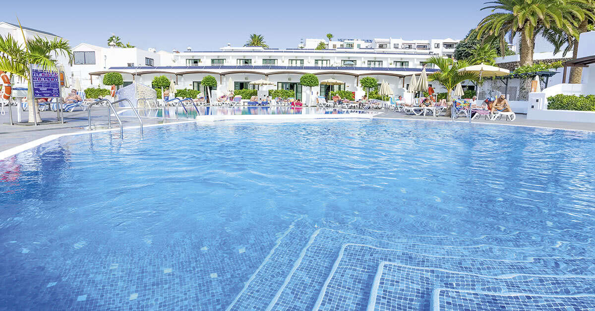 Een foto van het zwembad bij Relaxia Lanzaplaya Appartementen