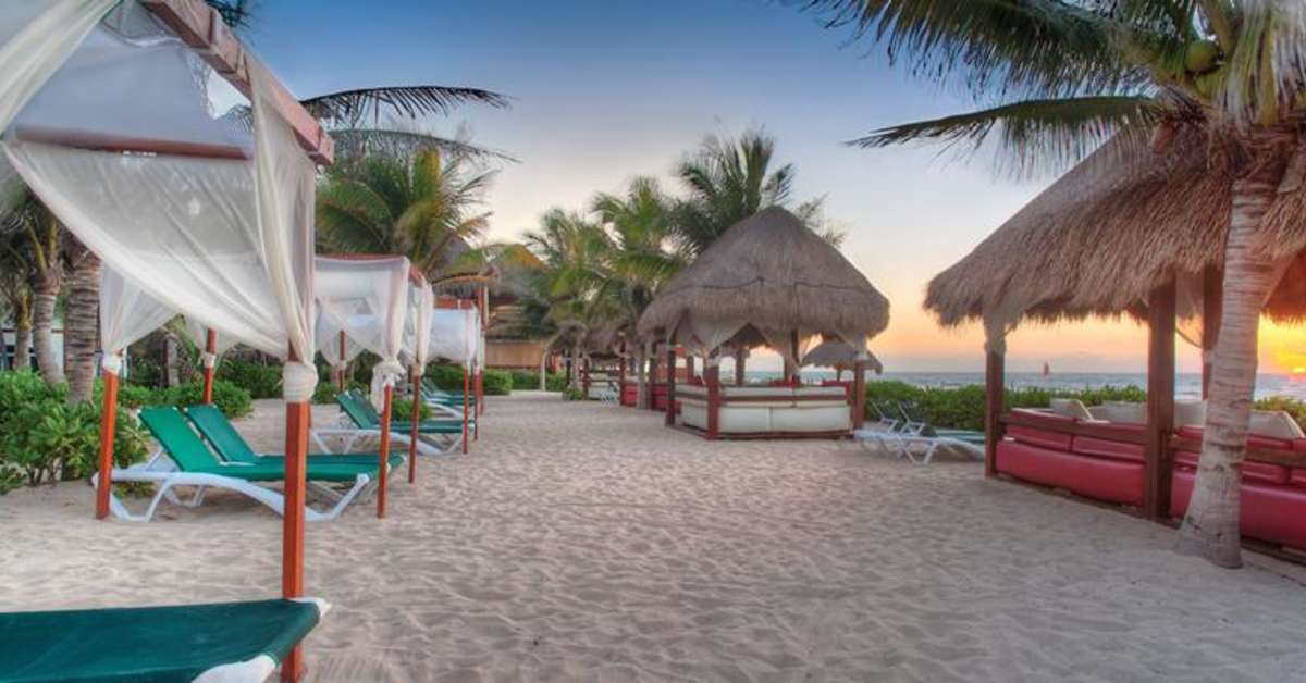 Een foto van het strand bij Hotel El Dorado Royale