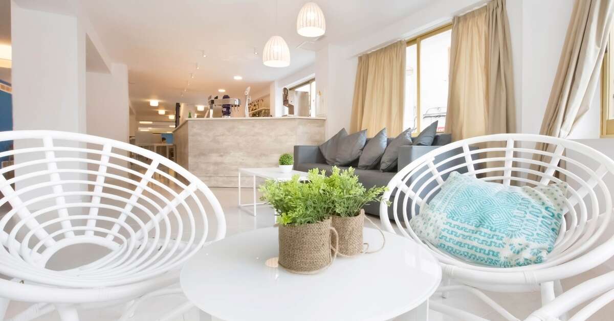 Een foto van het interieur van Blue Sea Arenal Tower