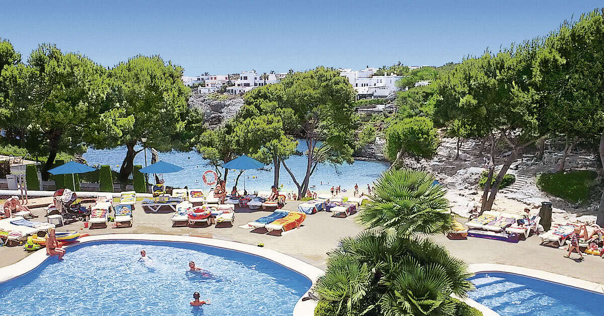 Een foto van het zwembad bij Inturotel Cala Azul Garden