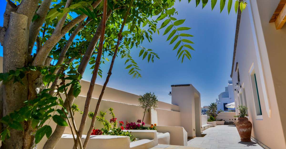 Een foto van de buitenkant van Passion Blue Villas