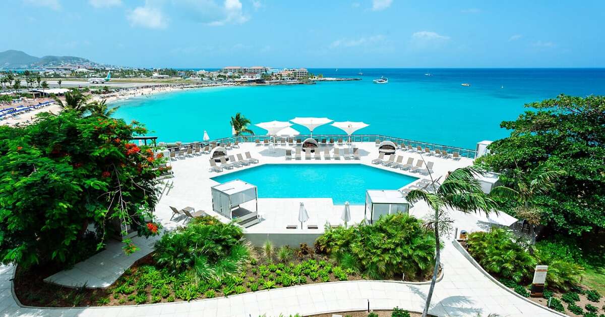 Een foto van het zwembad bij Sonesta Ocean Point