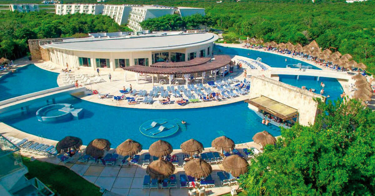 Een foto van het zwembad bij Grand Sirenis Riviera Maya Resort & Spa