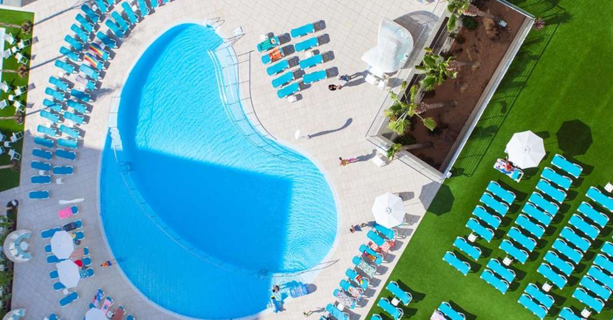 Een foto van het zwembad bij Port Benidorm Hotel & Spa